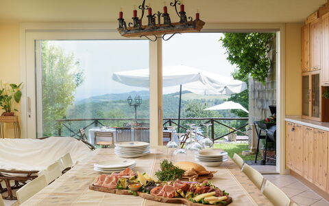 Villa Vittoria D'Anghiari 7+3: Möbel, Stuhl, Tabelle, Interior Design, Küche & Esszimmer Tisch, Decke, Esszimmer, Zimmer, Tischdecke, Schatten