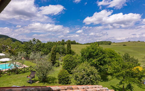 Podere Bagnolo 8: Schwimmbad, Resort, Eco Hotel, Estate, Gartenmöbel, Bauernhaus, Freizeit, Villa, Rasen, Garten