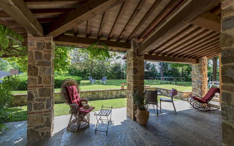 Villa Joy 6: Holz, Säule, Möbel, Veranda, Schatten, Garten, Backstein, Flagstone, Decke, Outdoor Struktur