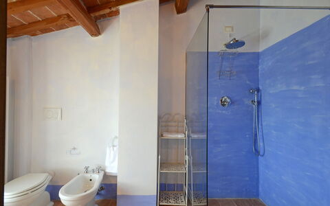 Podere Pomasciano 10: Flooring, Wand, Fussboden, Holz, Interior Design, Armatur, Badezimmer, Beleuchtung, Installation, Decke