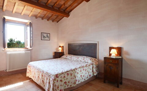 Podere Pomasciano 10: Wand, Bett, Schlafzimmer, Möbel, Bettdecke, Bedding, Bettrahmen, Bilderrahmen, Zimmer, Interior Design