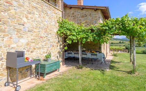 Podere Pomasciano 10: Tisch Im Freien, Gartenmöbel, Küche & Esszimmer Tisch, Garten, Bauernhaus, Schatten, Hinterhof, Garten, Terrasse, Stuhl