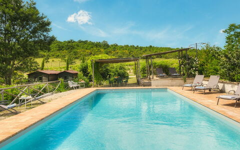 Podere Pomasciano 10: Schwimmbad, Freizeit, Resort, Eco Hotel, Garten, Gartenmöbel, Hinterhof, Landscaping, Blumentopf, Water Feature