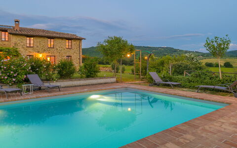 Podere Pomasciano 10: Schwimmbad, Bauernhaus, Estate, Eco Hotel, Villa, Hazienda, Resort, Landscaping, Hinterhof, Water Feature