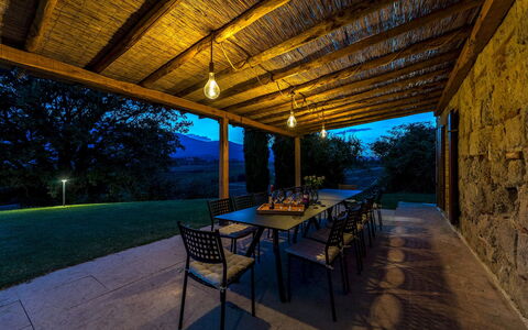 Il Poderuccio 17: Beleuchtung, Möbel, Stuhl, Gartenmöbel, Schatten, Hinterhof, Landscaping, Garten, Resort, Tisch Im Freien