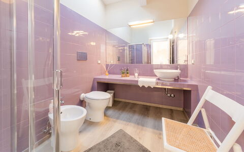 Chipieri 4+2: Flooring, Armatur, Interior Design, Fussboden, Badezimmer, Zapfhahn, Installation, Sinken, Toilette, Bad Sink