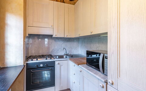 Il Roseto 10: Küche, Countertop, Cabinetry, Küchengerät, Major Appliance, Holz, Flooring, Interior Design, Spüle, Fussboden