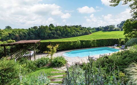 Il Roseto 10: Schwimmbad, Strauch, Garten, Gartenmöbel, Pflanzengemeinschaft, Rasen, Ground, Landscaping, Schatten
