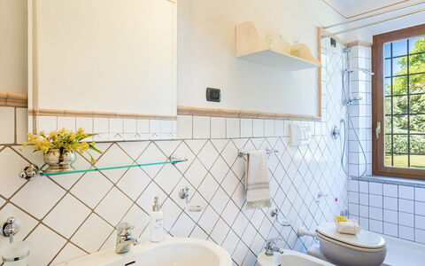 Poggio Medei 10: Interior Design, Flooring, Armatur, Fussboden, Zapfhahn, Installation, Decke, Fliese, Sinken, Badezimmer