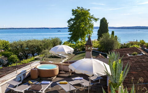 Arcimboldo House 2+2: Schwimmbad, Resort, Gartenmöbel, Regenschirm, Eco Hotel, Ferienort, Hotel, Estate, Stuhl, Villa
