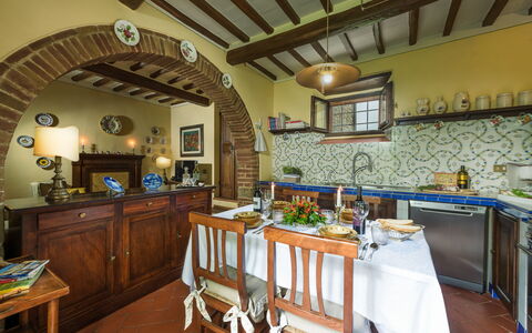 Casa del Sole 4: Möbel, Interior Design, Holz, Tabelle, Flooring, Zimmer, Esszimmer, Küche & Esszimmer Tisch, Stuhl, Beleuchtung
