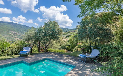 Casa del Sole 4: Blau, Schwimmbad, Resort, Garten, Eco Hotel, Gartenmöbel, Schatten, Landscaping, Water Feature, Villa