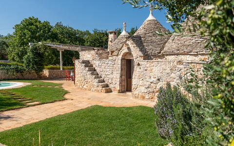 Trulli Littoria 4: Garten, Landscaping, Rasen, Garten, Hinterhof, Flagstone, Hazienda, Kuppel, Villa, Kuppel