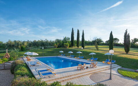 Villa Croci 12: Schwimmbad, Resort, Garten, Gartenmöbel, Landscaping, Sonnenliege, Villa, Park, Eco Hotel, Hotel