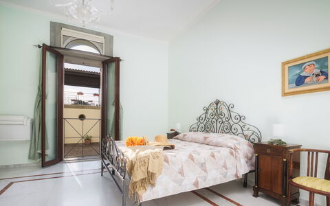 Villa Croci 12: Möbel, Interior Design, Flooring, Fussboden, Schlafzimmer, Bett, Zimmer, Beleuchtung, Decke, Bettrahmen