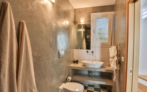 Villa Pajare Francesi 8+2: Flooring, Interior Design, Fussboden, Wand, Badezimmer, Armatur, Holz, Bad Sink, Sinken, Zapfhahn