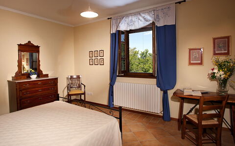 Val di Marco 12: Möbel, Interior Design, Schlafzimmer, Bett, Flooring, Fussboden, Zimmer, Beleuchtung, Bilderrahmen, Decke