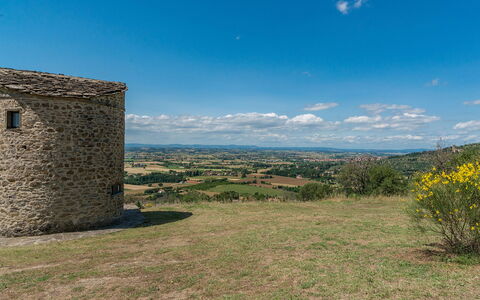 La Torretta 10: Himmel, Gras, Wiese, Landschaft, Ökoregion, Grundstueck, Ländliches Gebiet, Einfach, Pflanzengemeinschaft, Wiese