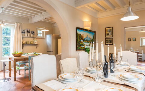 Albachiara 8: Möbel, Interior Design, Wand, Stuhl, Esszimmer, Tabelle, Flooring, Küche & Esszimmer Tisch, Decke, Zuhause