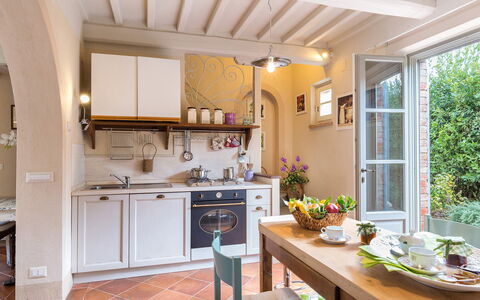 Albachiara 8: Möbel, Küchengerät, Küche, Interior Design, Major Appliance, Countertop, Flooring, Holz, Haushaltsgerät, Zuhause