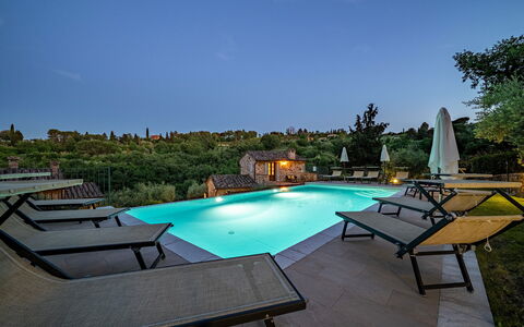 Il Casale di Manuele 12: Blau, Schwimmbad, Eco Hotel, Resort, Gartenmöbel, Estate, Dämmerung, Abend, Villa, Hazienda