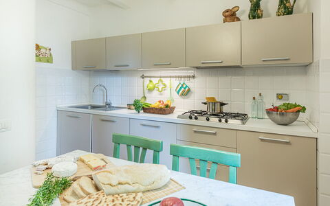 Casa Ciculino 8: Küche, Küchengerät, Major Appliance, Countertop, Interior Design, Cabinetry, Möbel, Spüle, Flooring, Zuhause