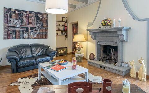 Casa Ciculino 8: Möbel, Interior Design, Flooring, Couch, Wand, Fussboden, Wohnzimmer, Holz, Zimmer, Tabelle