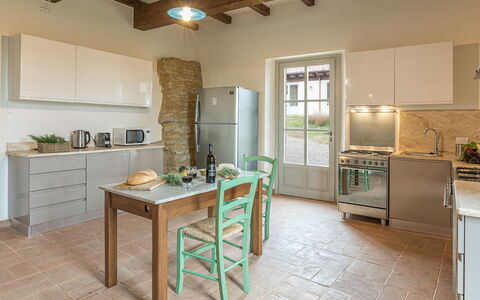 Il Colle di Donna Ilaria 12: Möbel, Küche, Interior Design, Flooring, Wand, Küchengerät, Countertop, Holz, Cabinetry, Fussboden