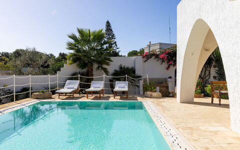 Villa del Lentisco 8+2: Resort, Schwimmbad, Blumentopf, Hazienda, Schatten, Eco Hotel, Zimmerpflanze, Stuhl, Estate, Villa