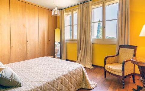 Casa del Vento 10: Interior Design, Möbel, Bett, Schlafzimmer, Flooring, Fussboden, Zimmer, Textil, Bettdecke, Beleuchtung