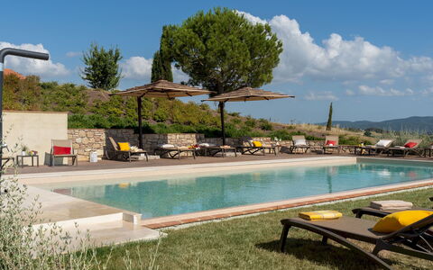 Il Poggiarellone 14: Landschaft, Grundstueck, Gartenmöbel, Landscaping, Plantage, Sonnenliege, Landwirtschaft, Eco Hotel, Tisch Im Freien