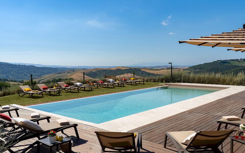 Il Poggiarellone 14: Hügel, Schwimmbad, Gebirge, Gartenmöbel, Sonnenliege, Freizeit, Grat, Eco Hotel, Senke, Resort