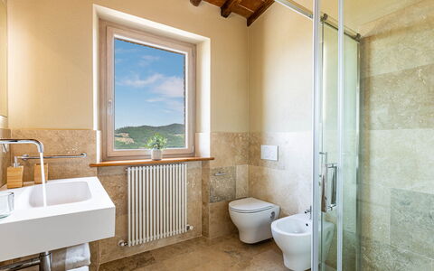 Il Poggiarellone 14: Wand, Flooring, Interior Design, Fussboden, Armatur, Zimmer, Decke, Installation, Zapfhahn, Badezimmer