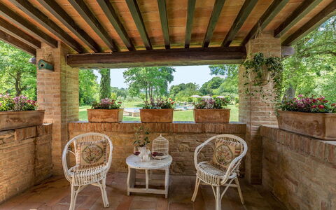 Il Molinaccio 14+2: Möbel, Gartenmöbel, Tabelle, Backstein, Stuhl, Blumentopf, Garten, Zimmerpflanze, Tisch Im Freien, Decke