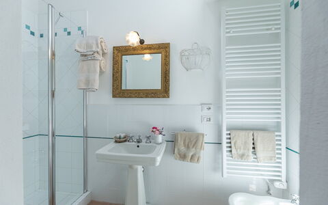 Il Molinaccio 14+2: Badezimmer, Armatur, Bad Sink, Wand, Interior Design, Sinken, Zapfhahn, Spiegel, Installation, Zuhause