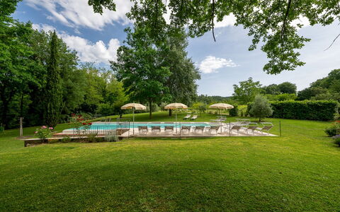 Il Molinaccio 14+2: Baum, Schwimmbad, Garten, Resort, Gartenmöbel, Schatten, Rasen, Park, Landscaping, Eco Hotel