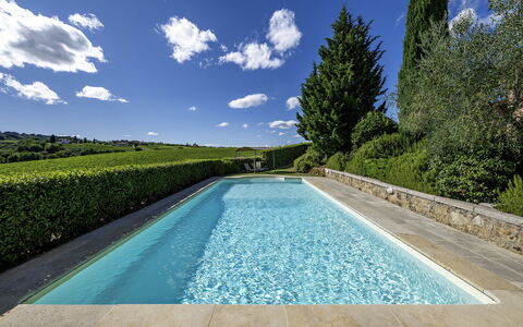 Casale dei 12: Blau, Wasser, Schwimmbad, Strauch, Verbundwerkstoff, Garten, Hecke, Landscaping, Water Feature