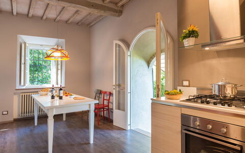 Finestra su Siena 16: Möbel, Interior Design, Wand, Flooring, Holz, Zuhause, Decke, Countertop, Fussboden, Küche