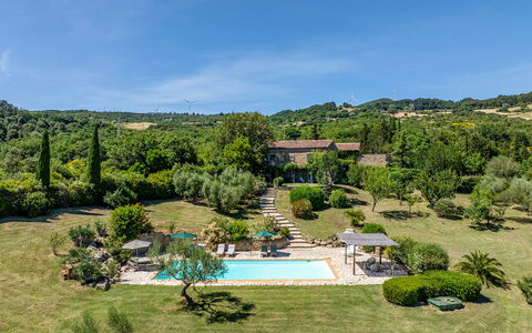 Cinque Cipressi 8: Resort, Schwimmbad, Estate, Garten, Hazienda, Eco Hotel, Freizeit, Landscaping, Villa, Hinterhof
