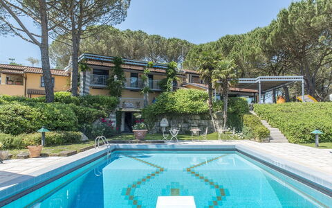 Il Vignale 18+2: Schwimmbad, Resort, Eco Hotel, Estate, Garten, Schatten, Hazienda, Hotel, Landscaping, Villa