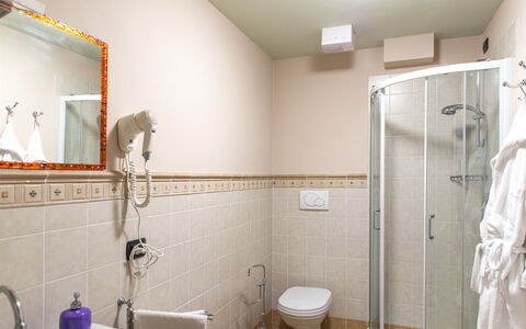 Il Vignale 18+2: Interior Design, Flooring, Fussboden, Armatur, Zimmer, Beleuchtung, Badezimmer, Installation, Möbel, Sinken