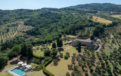 Villa Panorama 14: Baum, Landschaft, Hochland, Estate, Grundstueck, Menschliche Siedlung, Ländliches Gebiet, Bergstation, Vogelperspektive, Luftaufnahmen