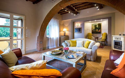 Le Querce dei Medici 12+2: Möbel, Interior Design, Couch, Wand, Decke, Zimmer, Flooring, Tabelle, Stuhl, Wohnzimmer