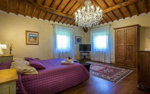 Le Querce dei Medici 12+2: Wand, Möbel, Interior Design, Schlafzimmer, Bett, Decke, Flooring, Fussboden, Beleuchtung, Linens