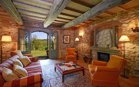 Monticchia 10: Möbel, Interior Design, Decke, Couch, Zimmer, Wohnzimmer, Tabelle, Zuhause, Stuhl