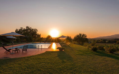 Villa Palazzaccio 26: Himmel, Horizont, Landschaft, Ökoregion, Afterglow, Einfach, Sonnenaufgang, Sonnenuntergang, Dämmerung, Sonnenlicht