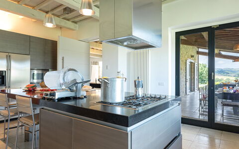 Villa le Fontane 12: Küche, Küchengerät, Countertop, Interior Design, Major Appliance, Möbel, Haushaltsgerät, Flooring, Herd, Cabinetry