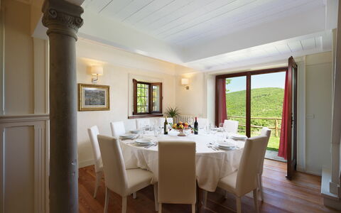 Villa la Poiana 10: Möbel, Interior Design, Tabelle, Stuhl, Decke, Zimmer, Flooring, Küche & Esszimmer Tisch, Fussboden, Esszimmer