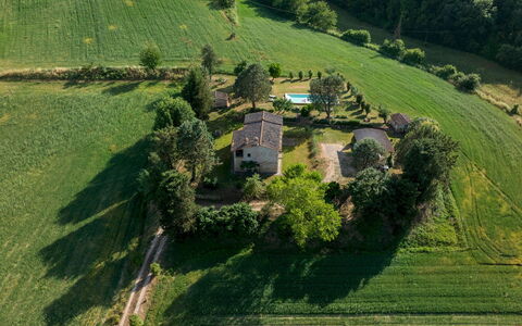 Podere Madonna di Mezzo 6: Baum, Gras, Haus, Einfach, Ländliches Gebiet, Landschaft, Wiese, Grundstueck, Hütte
