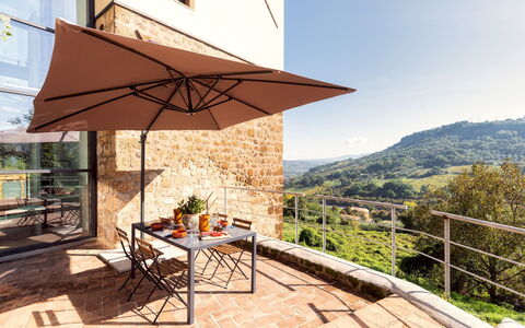 Podere Torre delle Sorgenti 4: Möbel, Gartenmöbel, Regenschirm, Stuhl, Tisch Im Freien, Schatten, Balkon, Küche & Esszimmer Tisch, Blumentopf, Eco Hotel